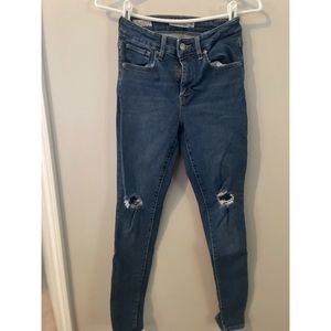 Levi’s Lightly Distressed Skinny Jeans